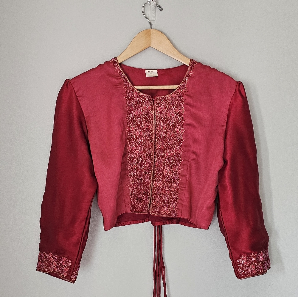 Cropped pink jacket with emroidery and beading